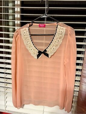 Peach Lace-Collar Blouse Large